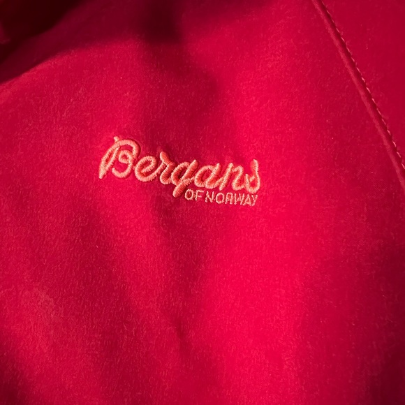 Bergans of Norway | Red Women’s 1555 NUSF JORD II LADY Jacket with hood - Picture 2 of 9